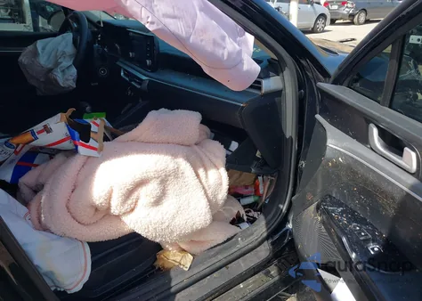 2021 Kia K5 Lx z USA, uszkodzony, nr VIN 5XXG24J27MG021013